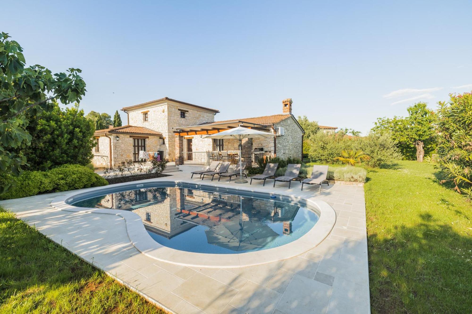 Jurinea In Istrien Mit Pool