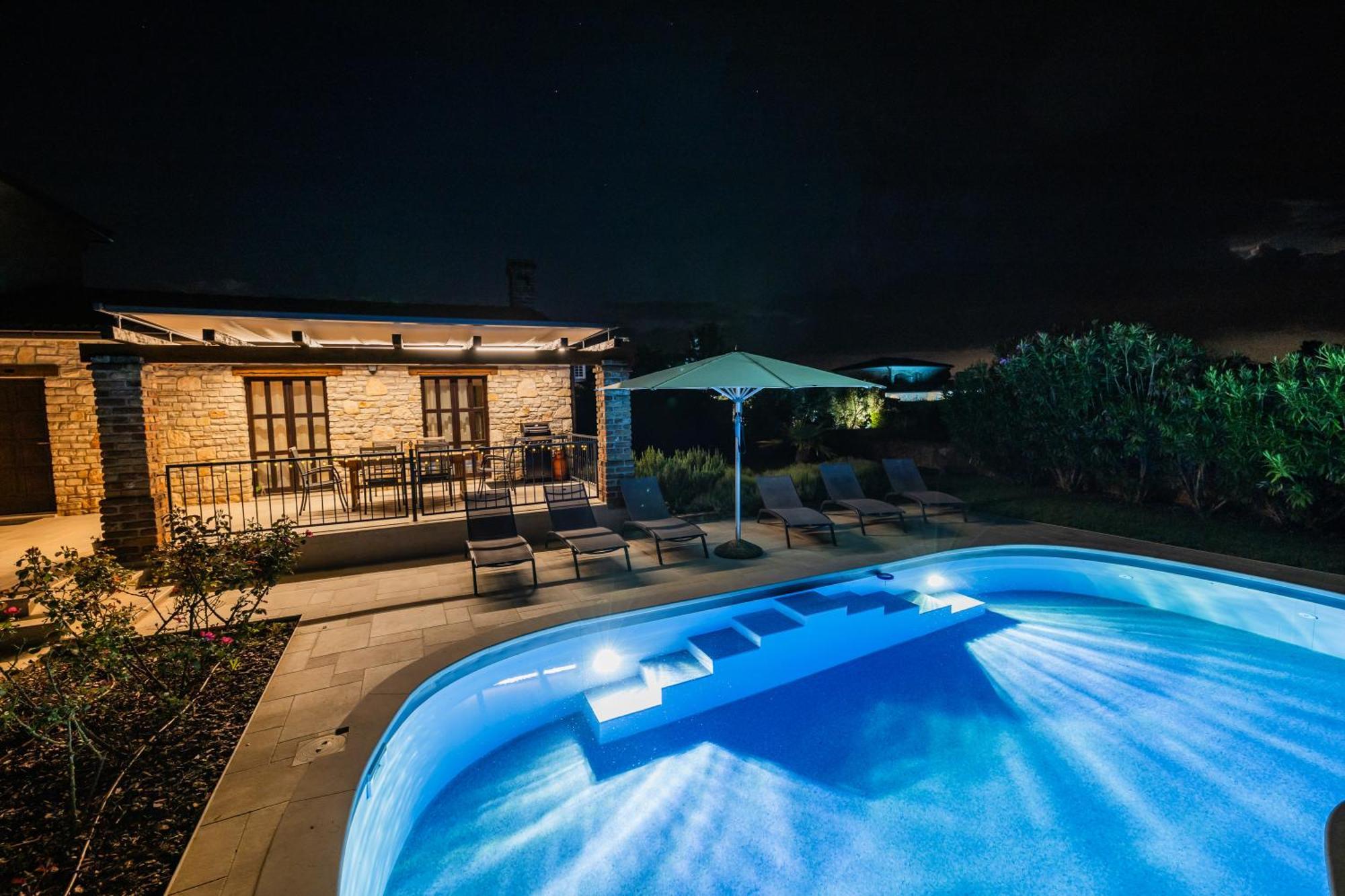 Jurinea In Istrien Mit Pool